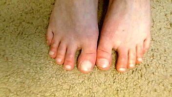 dawnskye1962 flat feet in pantyhose bare update