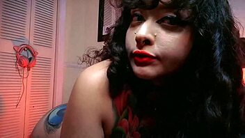 Kinky tattooed girl slurps sloppy blowjob with lipstick mess!
