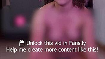 ATHLETIC Filipina NEIGHBOR WORKS OUT her PUSSY