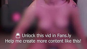 ATHLETIC Filipina NEIGHBOR WORKS OUT her PUSSY