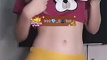 Novinha's intense cameltoe live reveal