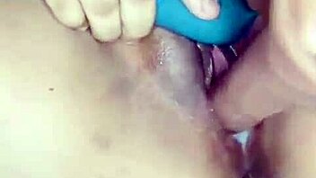 Hey Pamela Caliente loves anal dildo play monster cock squirting wildly