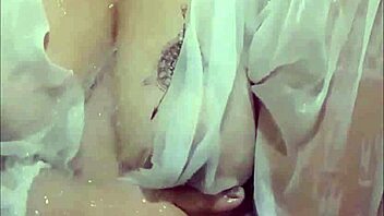 Viral Student Bathes Solo Curvy Beauty