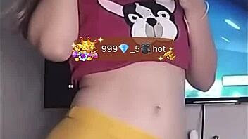 Novinha's intense cameltoe live reveal