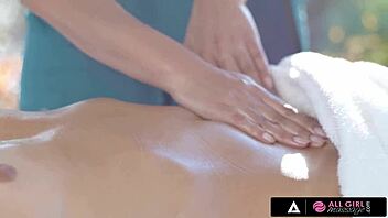 Gorgeous Vanna Bardot's Steamy Resort Massage By Jasmine!