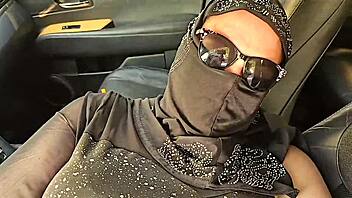 fat bbw slurps black cock and takes creampie cumshots