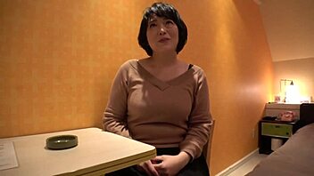 pregnant japanese milf's curvy ass exposed in hotel