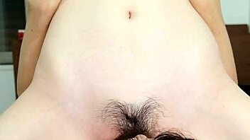 羞ずかしいけど腰動いちゃう素人女子大生の本気顔面騎乗👅😈 homemade femdom facesitting