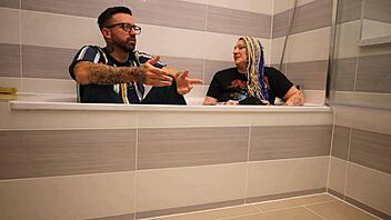 livie shares bath secrets in frankie jax's intimate interview