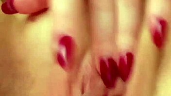 curvy homemade escort babe poses her big ass outdoors