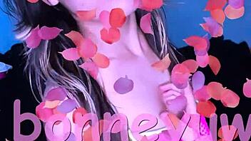 bonneyuwu shares 10 hot pics and sexy pigtail video