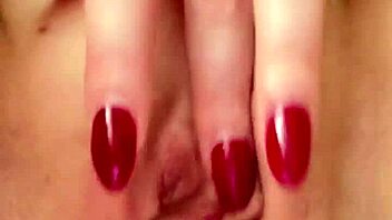 curvy homemade escort babe poses her big ass outdoors