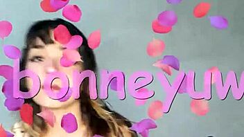 bonneyuwu shares 10 hot pics and sexy pigtail video