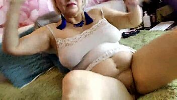 old fox grimaces sucking dick gaping her huge cunt wildly