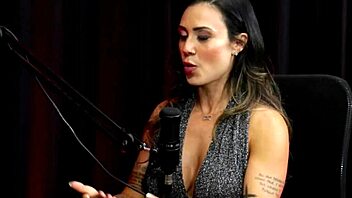 sempre exibida essa latina tatuada no casting de fidelidade 😏🔥 sensual boom em transparência