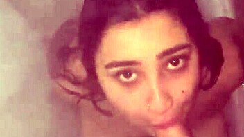 fogoso sexo na ducha com argentina tetona lambendo e fodendo pauzão