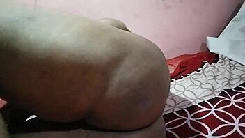 Tempting Indian Girlfriend's Huge Natural Tits Exposed