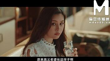 Newlywed bai jie overflows with young wife's horny love?