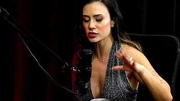 sempre exibida essa latina tatuada no casting de fidelidade 😏🔥 sensual boom em transparência