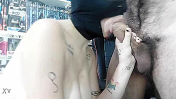 chupo esa verga de 20 cm hasta vaciarla toda papi