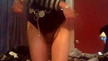 shemale rikitgurl69's sexy legs in leggings tease you endlessly