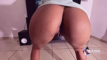 Pantyless Brazilian Novinha Dances Wildly Then Takes Huge Cock From Kasal Doideria!