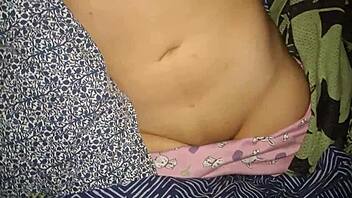 Curvy Shaved Amateur Flaunts Big Tits And Juicy Pussy Close
