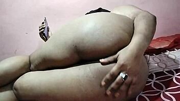 Tempting Indian Girlfriend's Huge Natural Tits Exposed