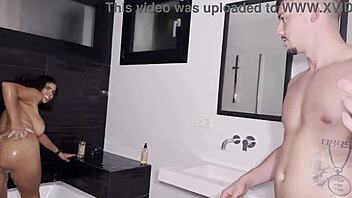 hermanastro catches me showering big tits deepthroat fuck