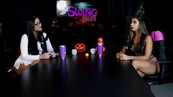 Tamanho n�o � documento spills her exhibitionist life stories and fave fuck spots on Halloween night