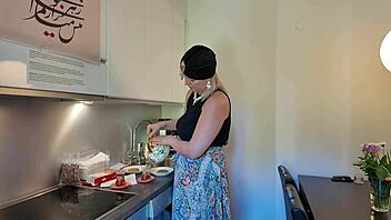 uhh slutty hijabi milf gets fucked while hubby's away 😩