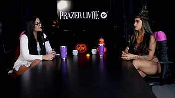 Tamanho n�o � documento spills her exhibitionist life stories and fave fuck spots on Halloween night