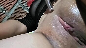 😏 Masturbating for boss to get that paycheck raise 💦