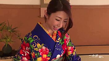 Stunning mature av star ayumi shinozaki seduces in intense scene