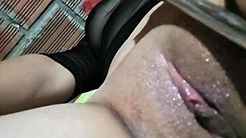 😏 Masturbating for boss to get that paycheck raise 💦