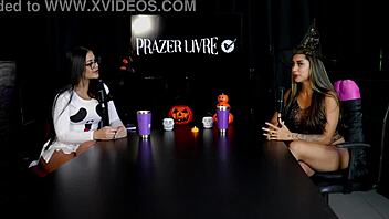 Tamanho n�o � documento spills her exhibitionist life stories and fave fuck spots on Halloween night