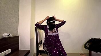 village muslim burka babe shakes huge ass in oyo hotel mms