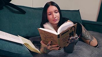 nerdy bro eyes my ass gets turned on quick 😏🍑🔥