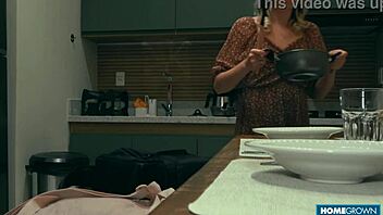 Naomi's Cock-Sucking Skills Drive Scarlett Taylor Wild with Desire