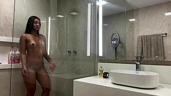 Shower Surprise Creampie With Bodybuilder Beauty