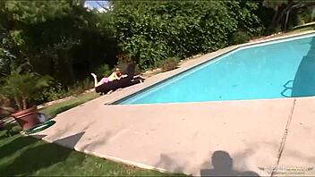 Blonde practices backyard poses to launch pornstar career