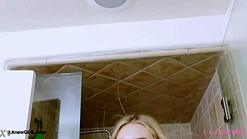 ELEGANT BLONDE TEEN SHOWERING NAKED AFTER CASTING!