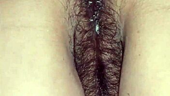 MATURE CULONA SHAKES ASS CRAZILY