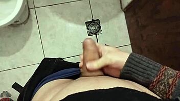 imagine sexy skinny babe with small waist sucking your cock pov solo