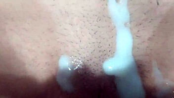 coroa slut lets me creampie her shaved pussy raw