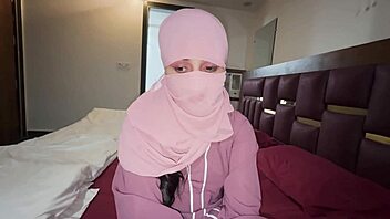 Hot Indian babe rides cock homemade HD! 🔥🍑