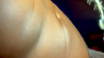i love when daddy fingers my ass while pounding pussy!