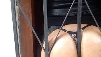 ass in leggings pokin out window hot