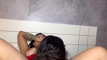 Fodi gostoso a madrasta e enteada 😍🔥💦