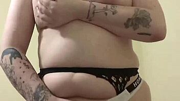 chubby babe fingers clit squirts hard on all fours